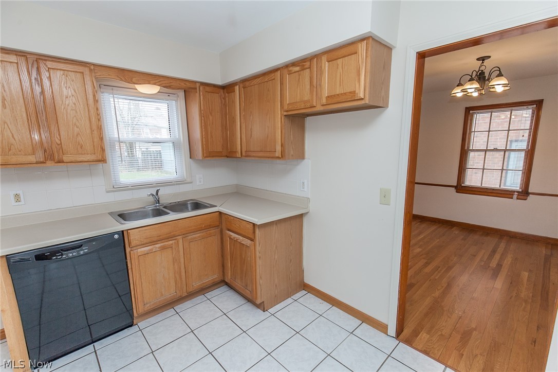 3726 Normandy Road Cleveland, OH 44120 - Photo 8 of 35