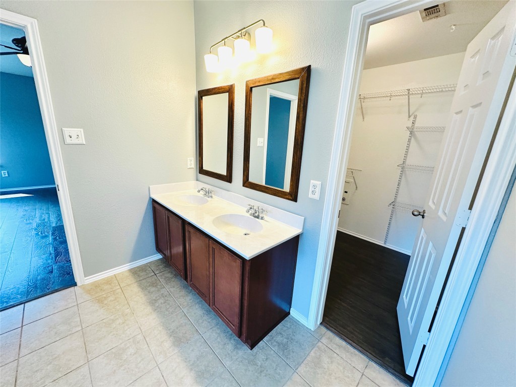 12112 Rancho Alto Road Austin, TX 78748 - Photo 29 of 34 a bathroom with a sink and a mirror