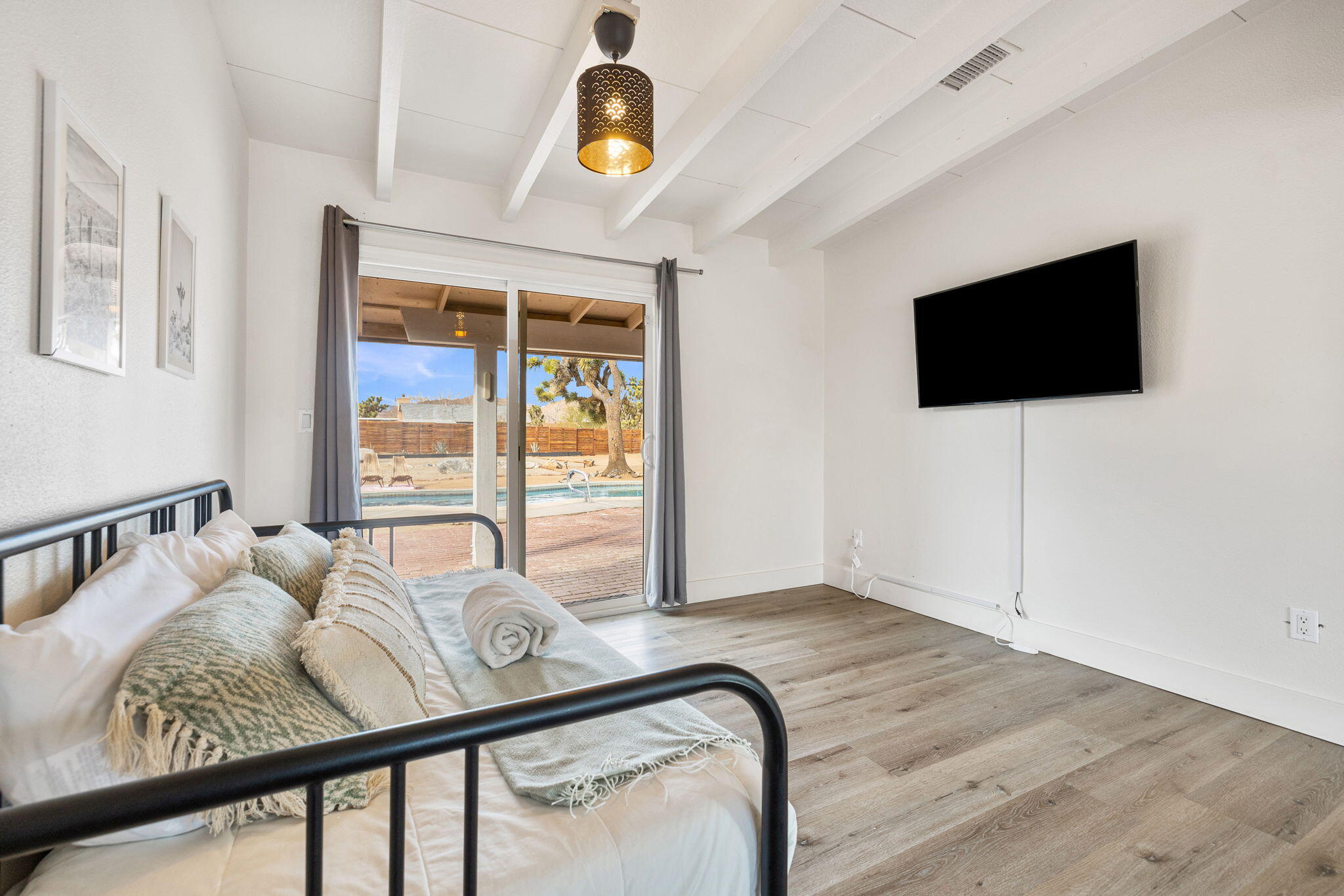 7552 Elk Trail Yucca Valley, CA 92284 - Photo 21 of 48 a living room with furniture and a flat screen tv