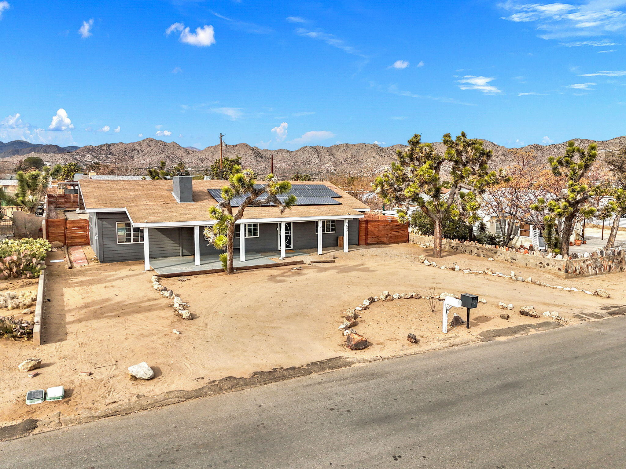 7552 Elk Trail Yucca Valley, CA 92284 - Photo 3 of 48 a view of a large white building