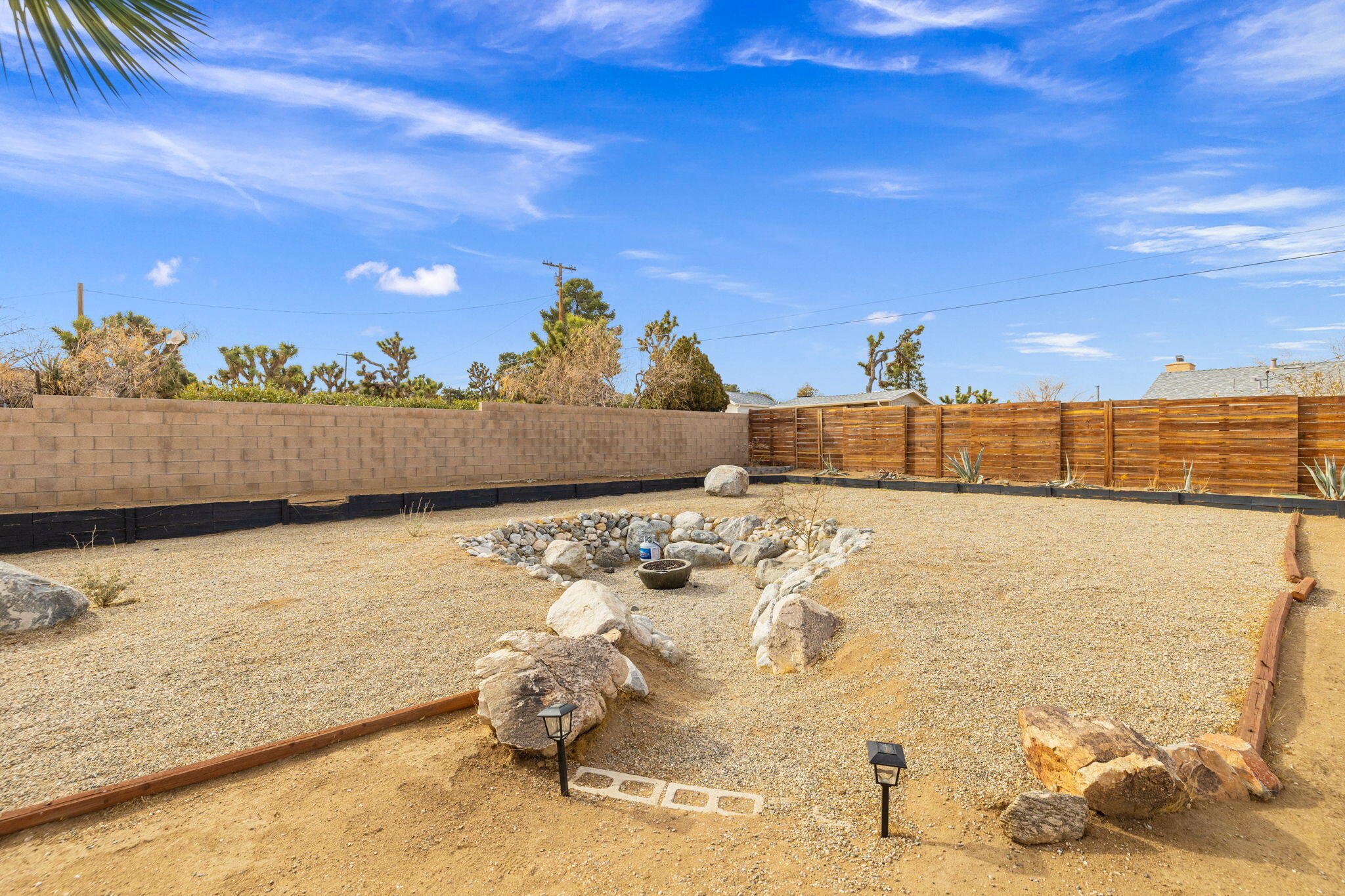 7552 Elk Trail Yucca Valley, CA 92284 - Photo 37 of 48 a view of a terrace