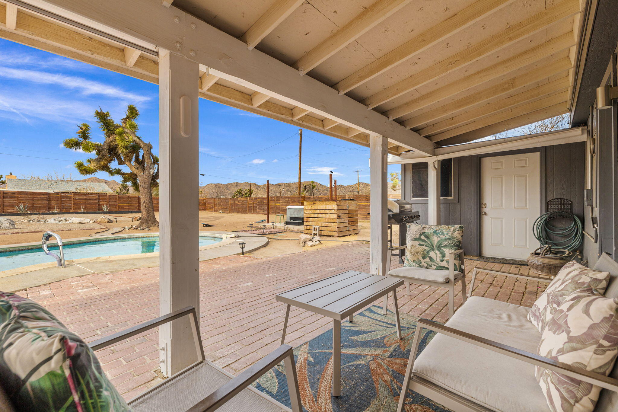 7552 Elk Trail Yucca Valley, CA 92284 - Photo 39 of 48 a living room with furniture and a floor to ceiling window