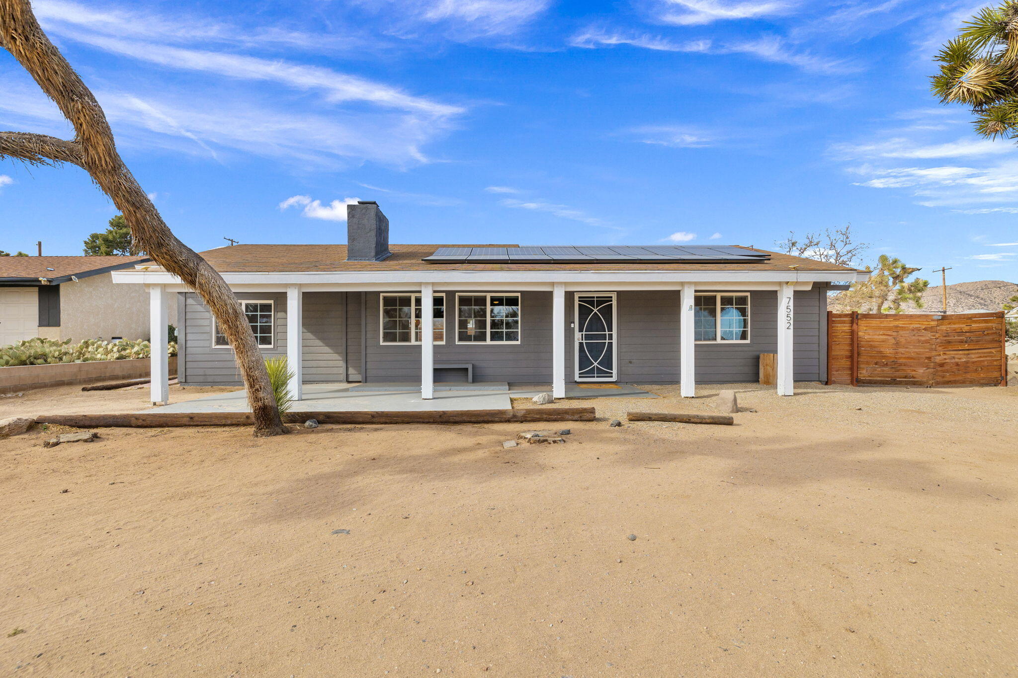7552 Elk Trail Yucca Valley, CA 92284 - Photo 44 of 48 front view of a house with a ocean view