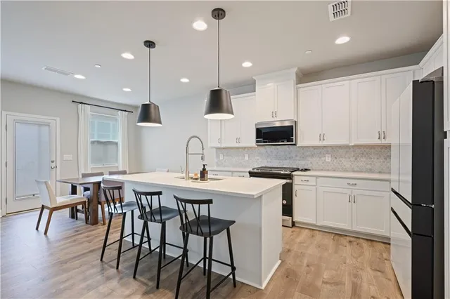 $425,000 | 354 Hayden Circle, Woodstock, GA 30189