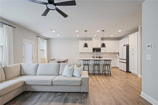 $425,000 | 354 Hayden Circle, Woodstock, GA 30189