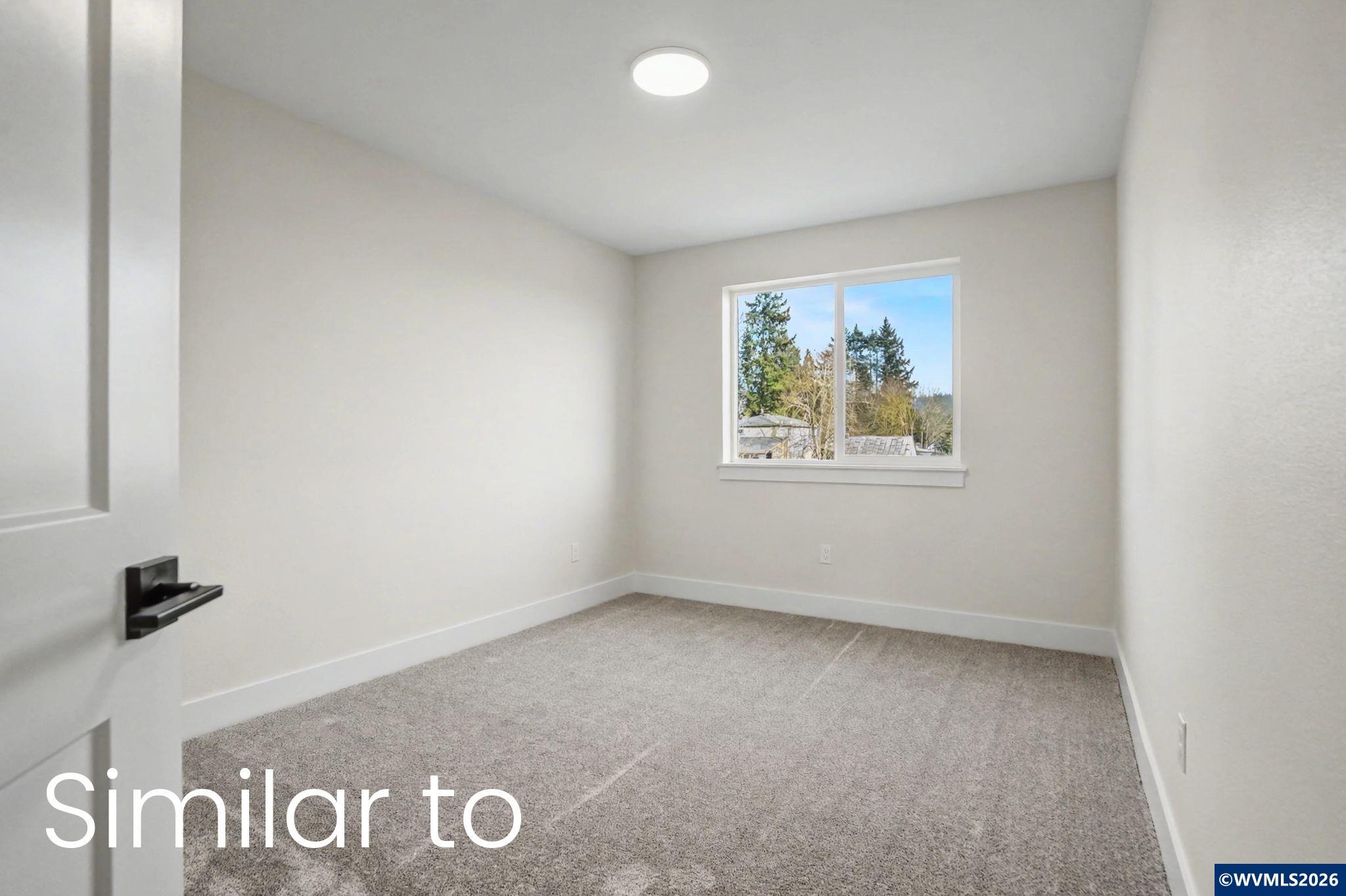2550 Promise Way Lebanon, OR 97355 - Photo 25 of 35 an entryway with window
