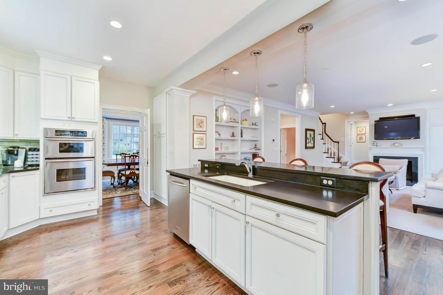 1406 Ruffner Road Alexandria, VA 22302 - Photo 8 of 30 Access to DR from Kitchen