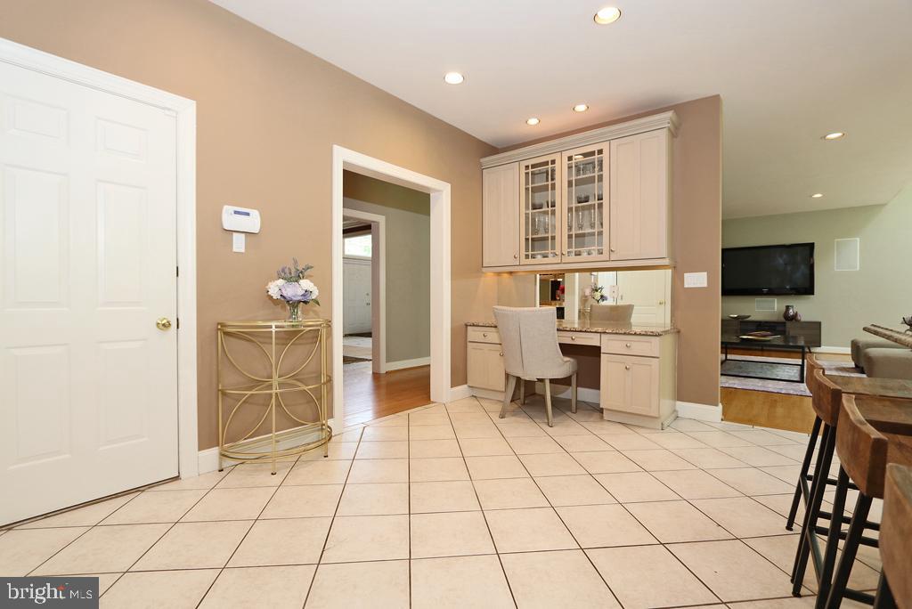 618 Newtown Road Villanova, PA 19085 - Photo 15 of 62 kitchen desk area