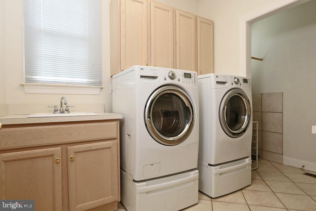 618 Newtown Road Villanova, PA 19085 - Photo 17 of 62 laundry off kitchen