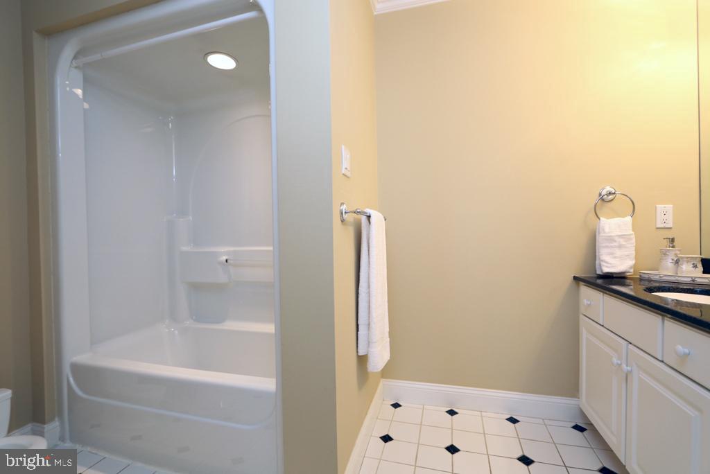 618 Newtown Road Villanova, PA 19085 - Photo 39 of 62 en suite (bedroom 3)