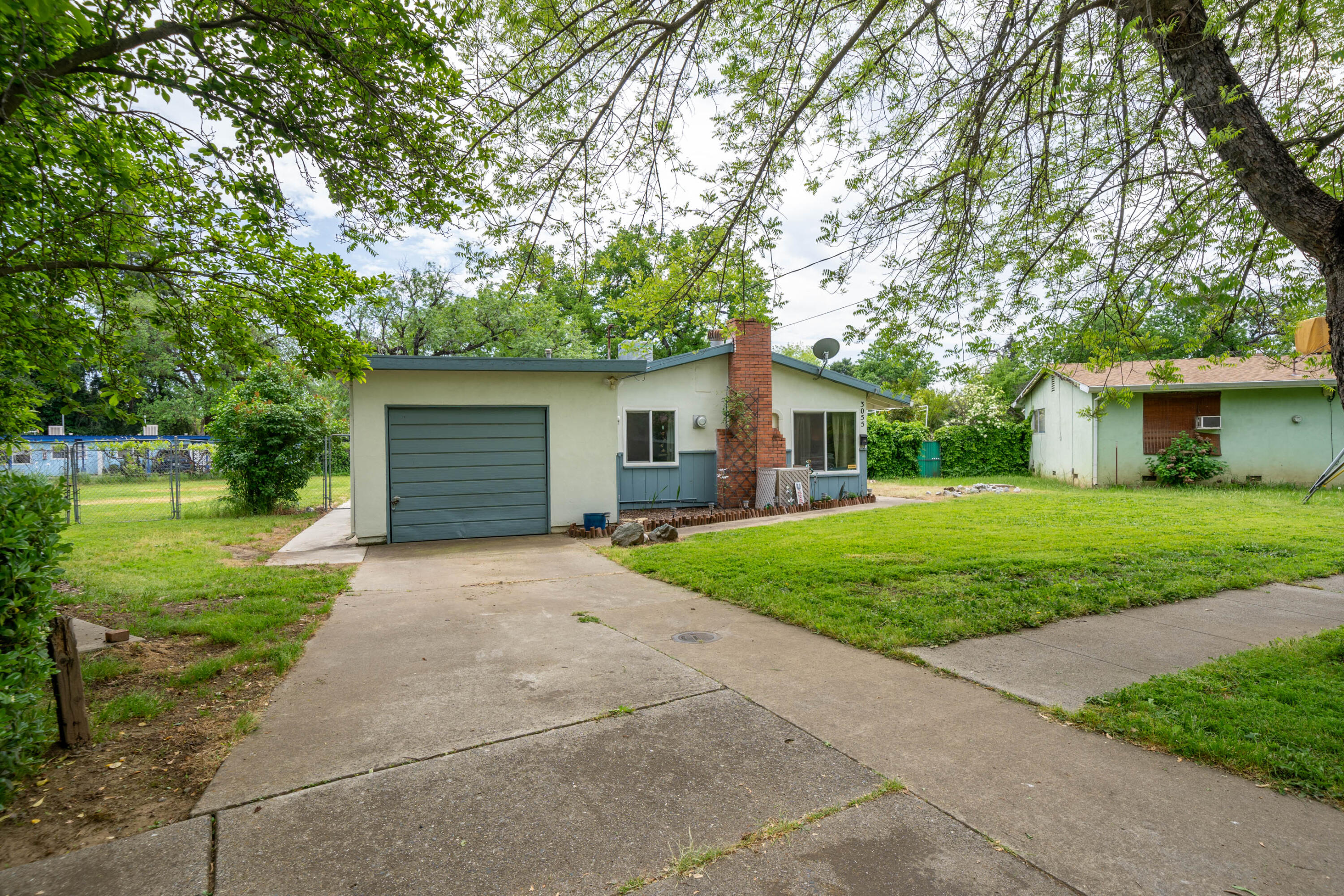 3055 Sharon Avenue Anderson, CA 96007 - Photo 4 of 52 a front view of house with yard and green space