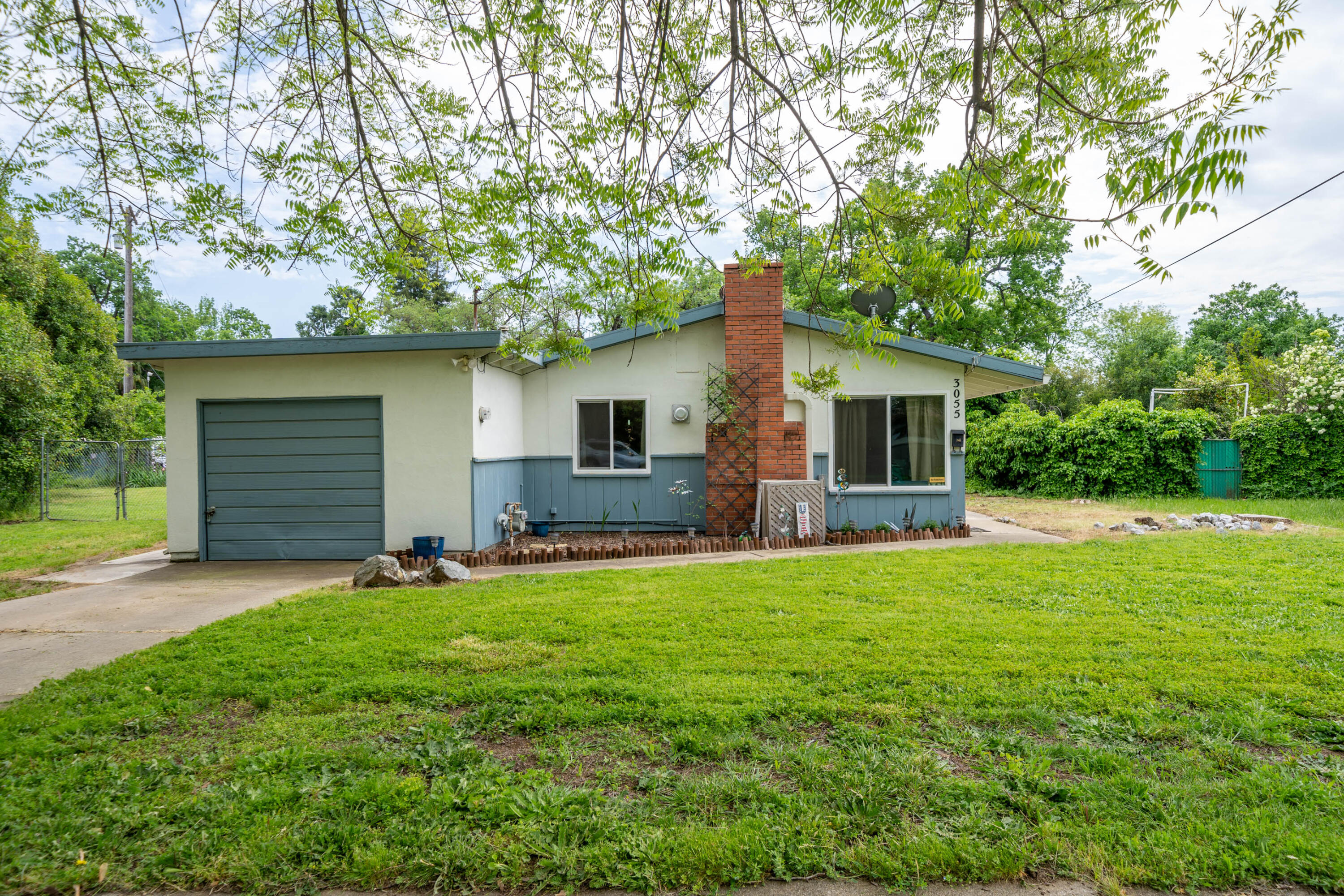 3055 Sharon Avenue Anderson, CA 96007 - Photo 5 of 52 a front view of house with yard and green space