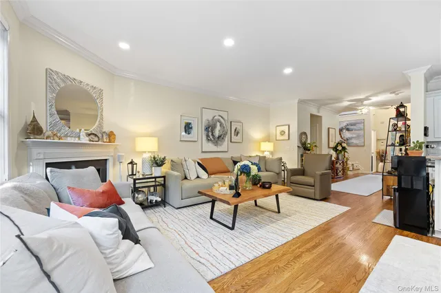 $849,000 | 2 Spring Court, Huntington, NY 11743