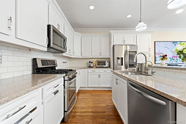 $849,000 | 2 Spring Court, Huntington, NY 11743