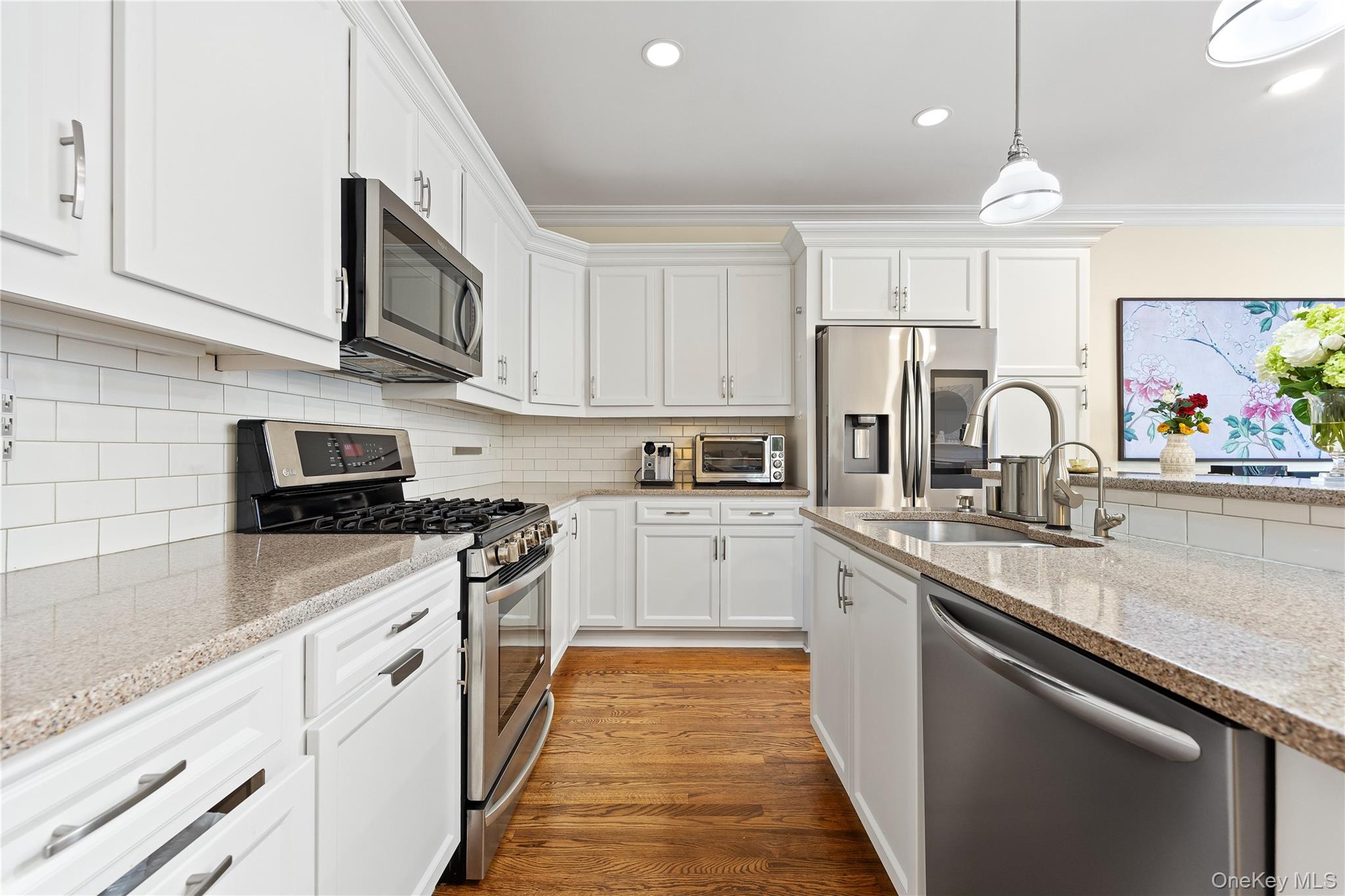 2 Spring Court Huntington, NY 11743 - Photo 10 of 30