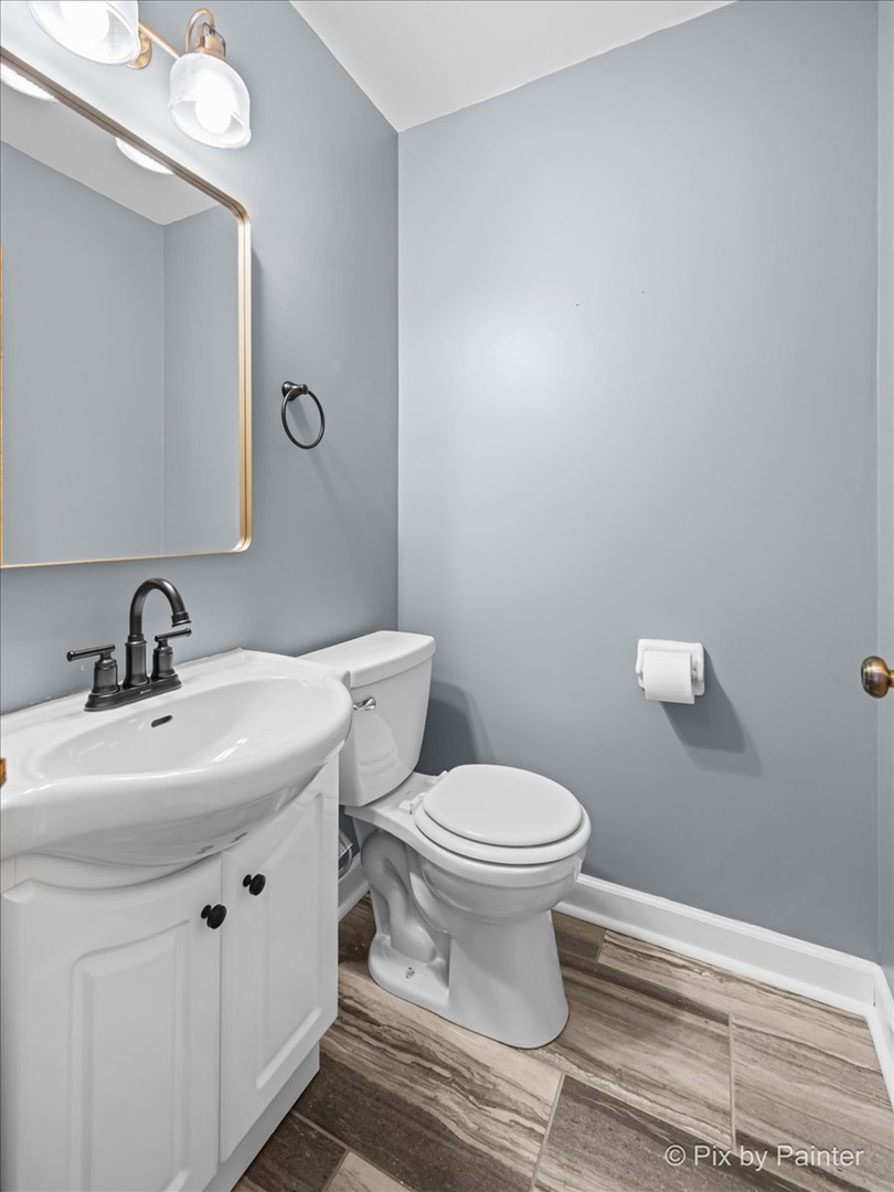 2466 Amber Lane Elgin, IL 60123 - Photo 10 of 32 a bathroom with a sink and mirror