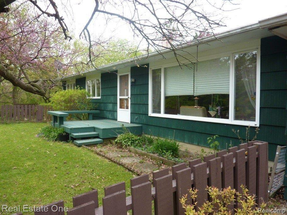 7812 Chilson Road Pinckney, MI 48169 - Photo 8 of 21 Front close up.jpg