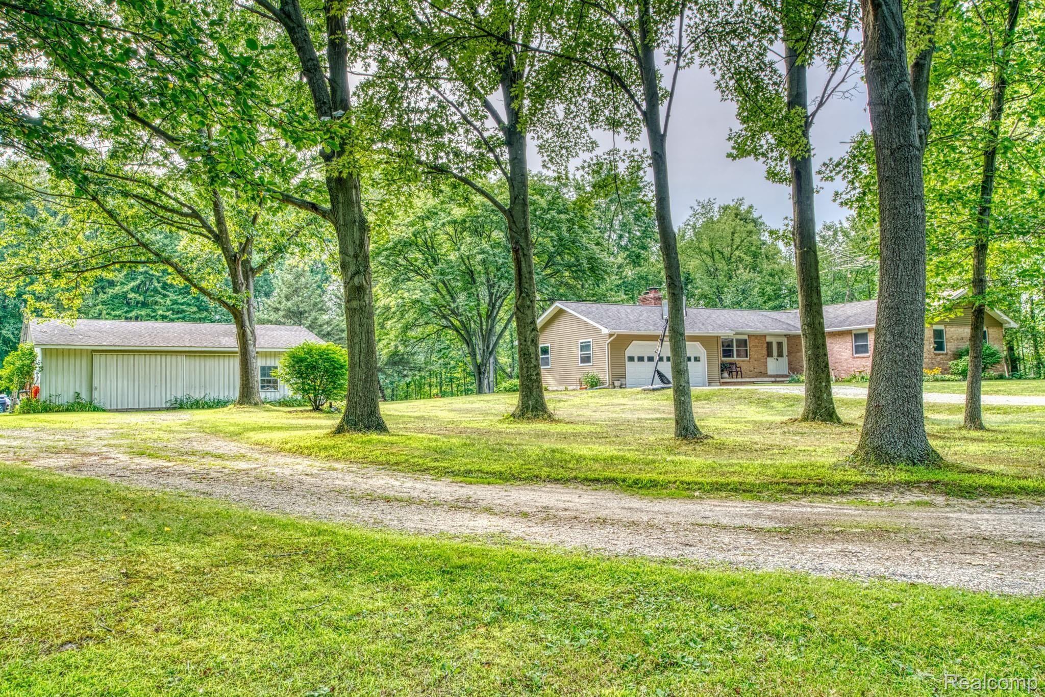 2570 South Gregory Road Fowlerville, MI 48836 - Photo 34 of 37 DSC06551_8.jpg