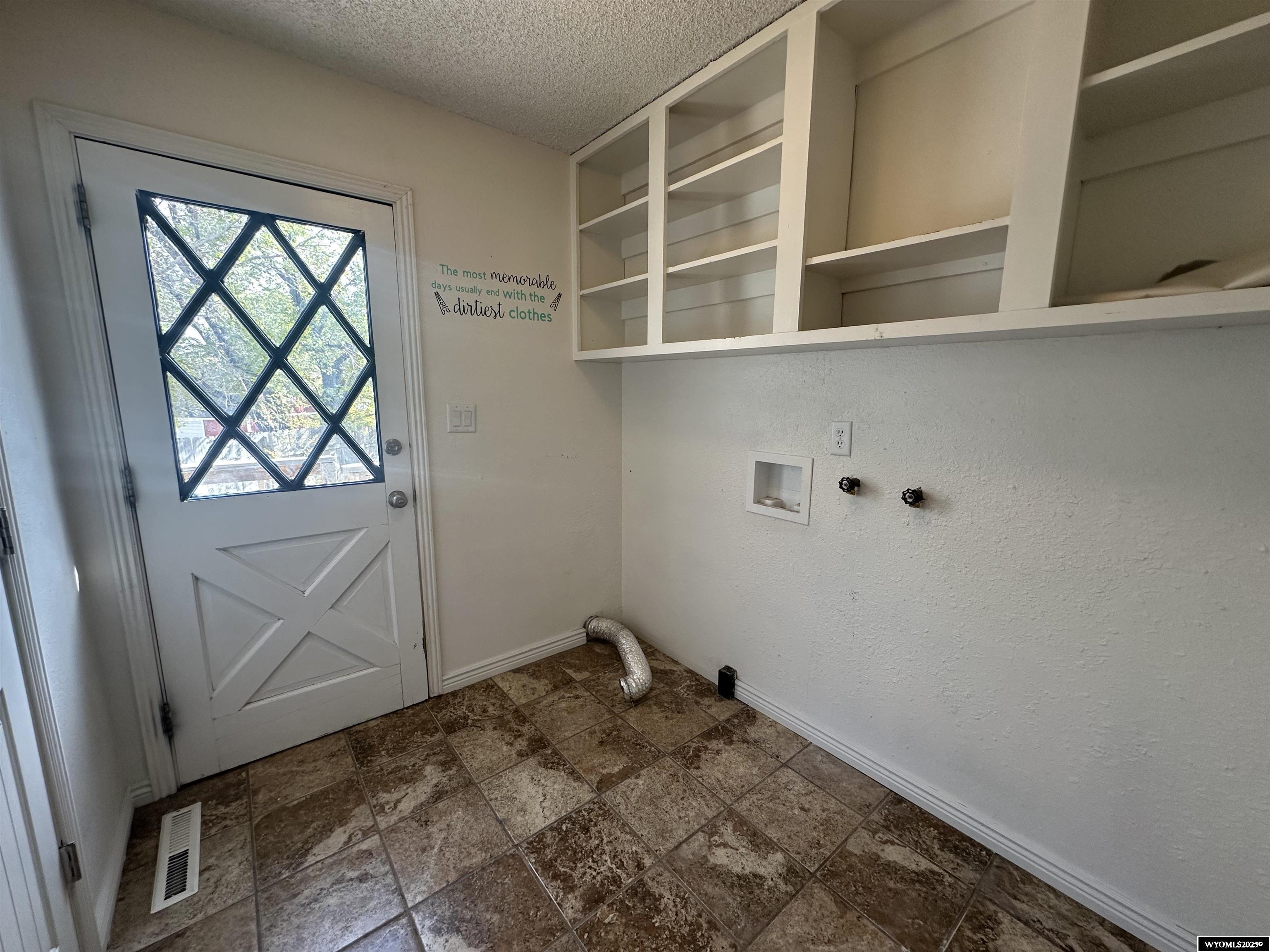 1318 Arizona Street Rawlins, WY 82301 - Photo 4 of 26