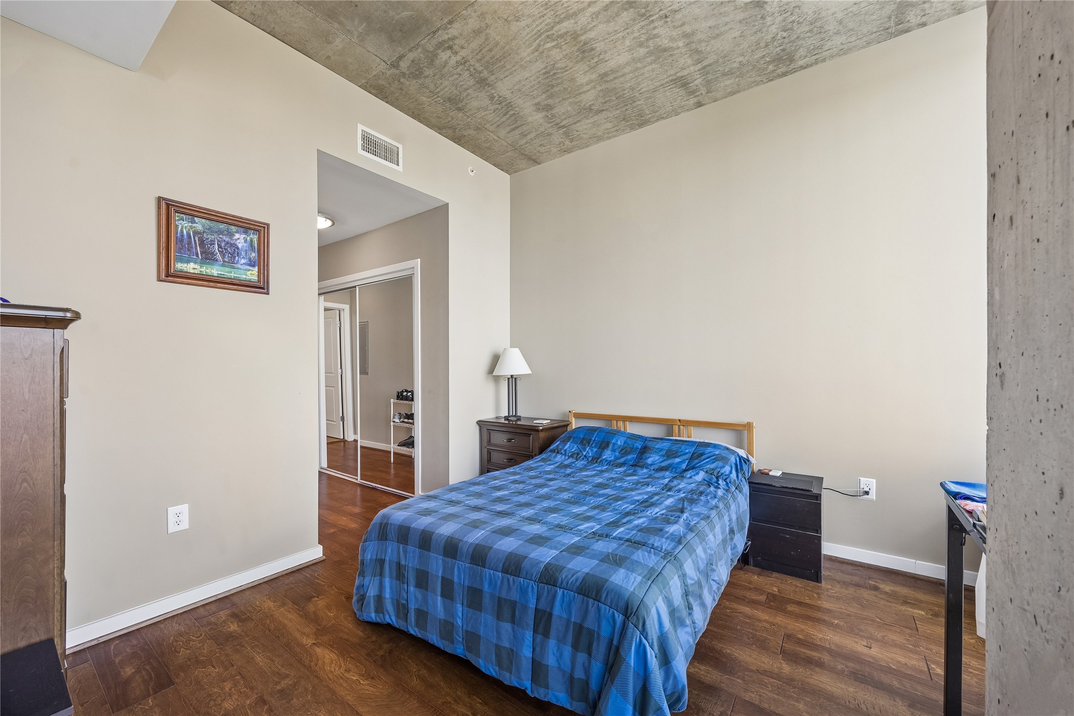 5925 Almeda Road, Unit 11011 Houston, TX 77004 - Photo 14 of 24 Sliding mirrored doors open to the closet. Bathroom is just down the corridor.