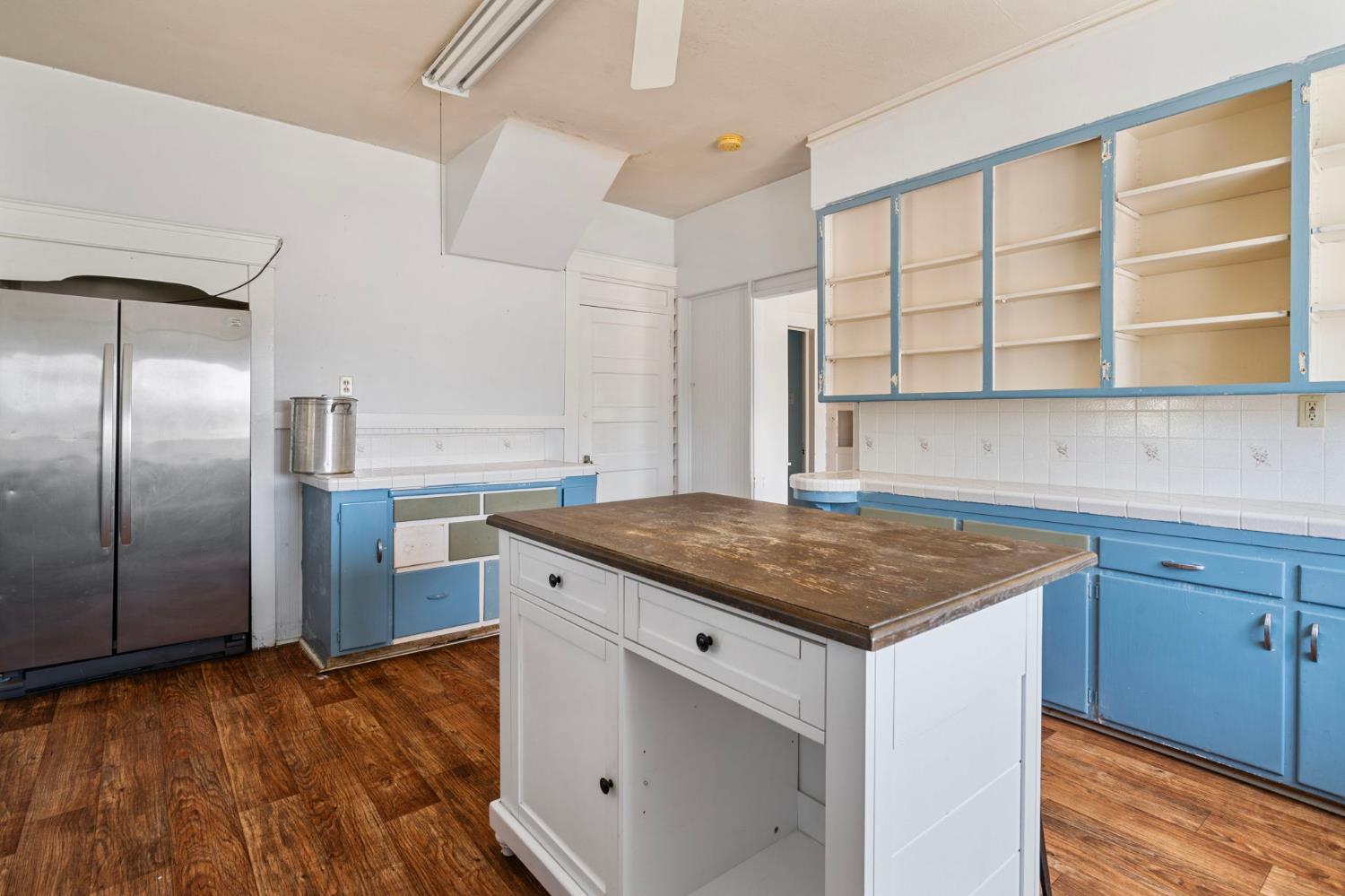 3101 River Road Vernalis, CA 95385 - Photo 19 of 81 a kitchen with a stove a sink and a refrigerator
