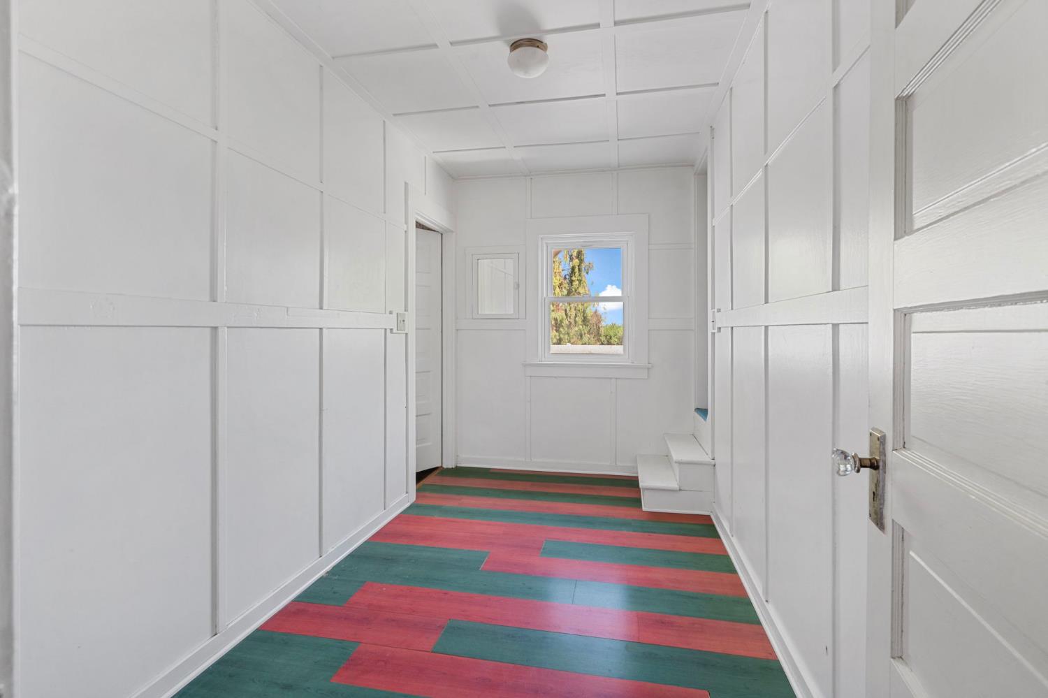 3101 River Road Vernalis, CA 95385 - Photo 31 of 81 a room that has a rug and a plant in it