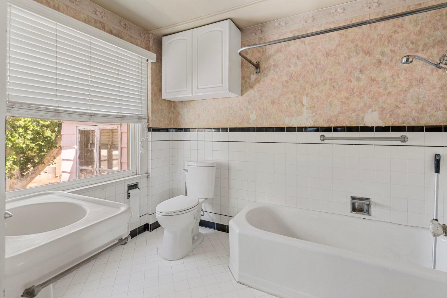 3101 River Road Vernalis, CA 95385 - Photo 36 of 81 a bathroom with a tub a toilet and a shower