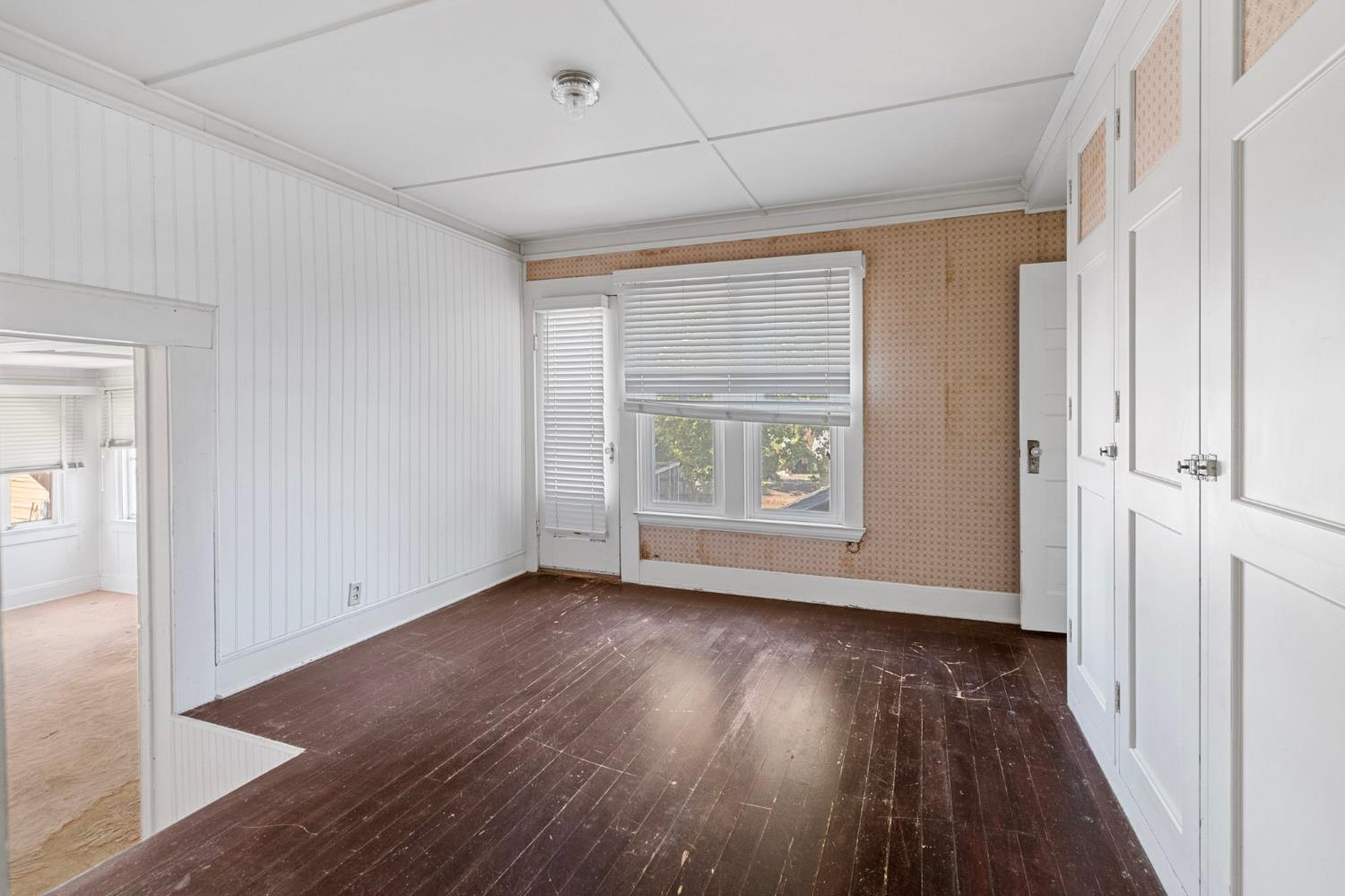 3101 River Road Vernalis, CA 95385 - Photo 37 of 81 an empty room with wooden floor and a window