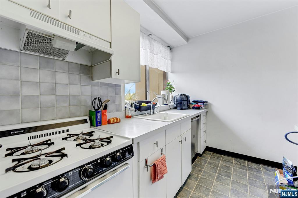 2 Horizon Road, Unit 626 Fort Lee, NJ 07024 - Photo 16 of 22