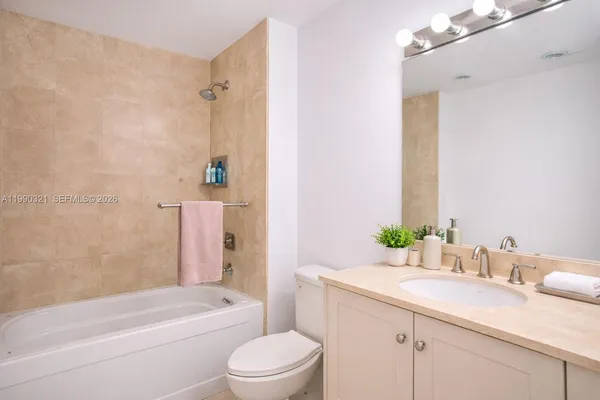 $2,595 | 3232 Coral Way, Unit 605, Miami, FL 33145