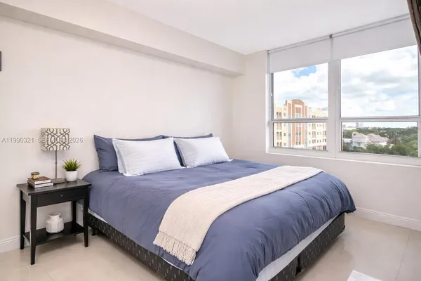 $2,595 | 3232 Coral Way, Unit 605, Miami, FL 33145