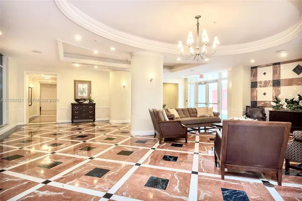 $2,595 | 3232 Coral Way, Unit 605, Miami, FL 33145