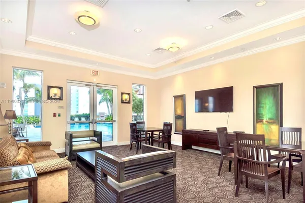 $2,595 | 3232 Coral Way, Unit 605, Miami, FL 33145