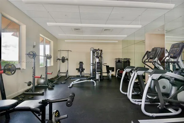 $2,595 | 3232 Coral Way, Unit 605, Miami, FL 33145