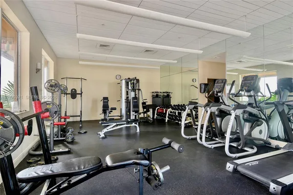 $2,595 | 3232 Coral Way, Unit 605, Miami, FL 33145