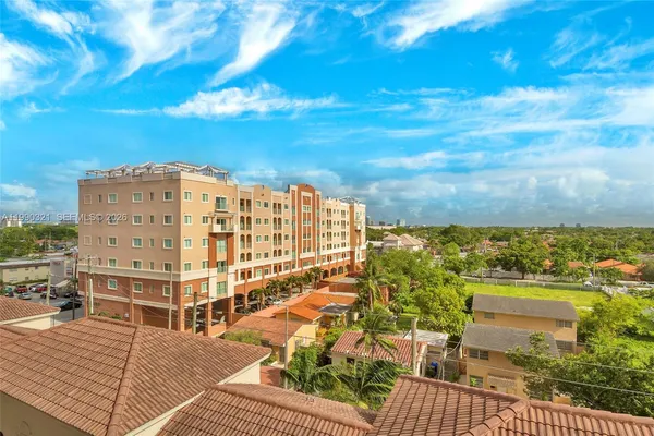 $2,595 | 3232 Coral Way, Unit 605, Miami, FL 33145
