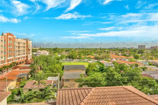 $2,595 | 3232 Coral Way, Unit 605, Miami, FL 33145