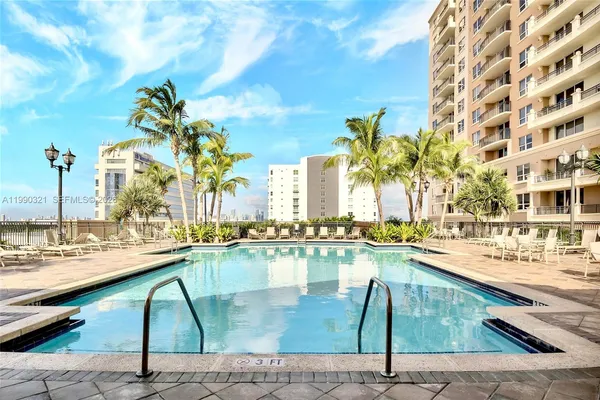 $2,595 | 3232 Coral Way, Unit 605, Miami, FL 33145