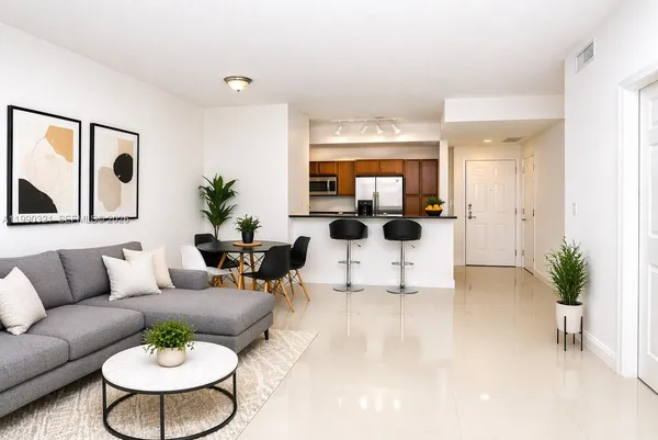 $2,595 | 3232 Coral Way, Unit 605, Miami, FL 33145