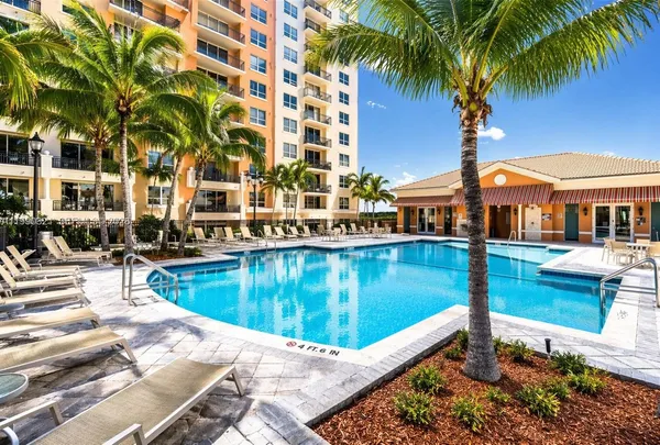 $2,595 | 3232 Coral Way, Unit 605, Miami, FL 33145