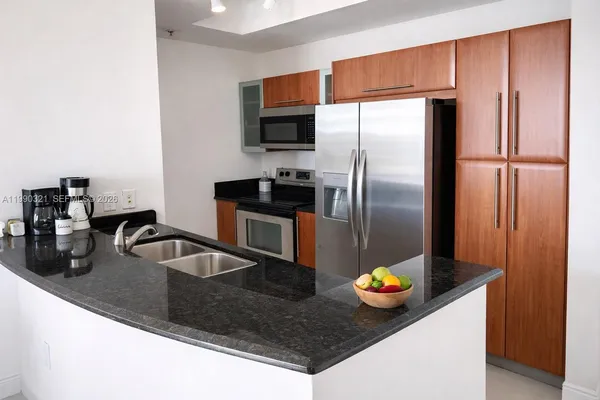 $2,595 | 3232 Coral Way, Unit 605, Miami, FL 33145