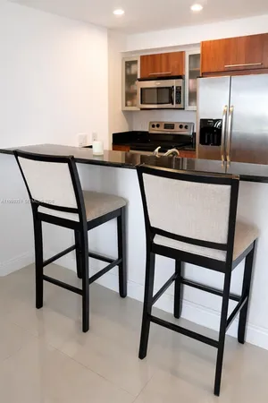 $2,595 | 3232 Coral Way, Unit 605, Miami, FL 33145