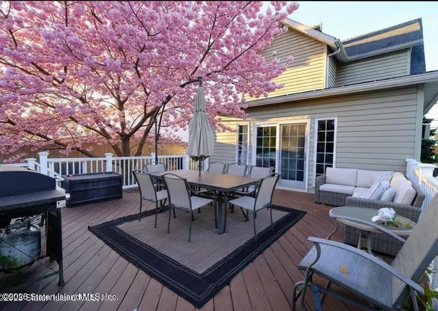 $899,999 | 168 Leverett Avenue | Great Kills