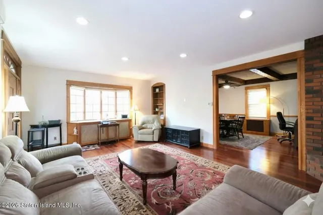 $899,999 | 168 Leverett Avenue | Great Kills