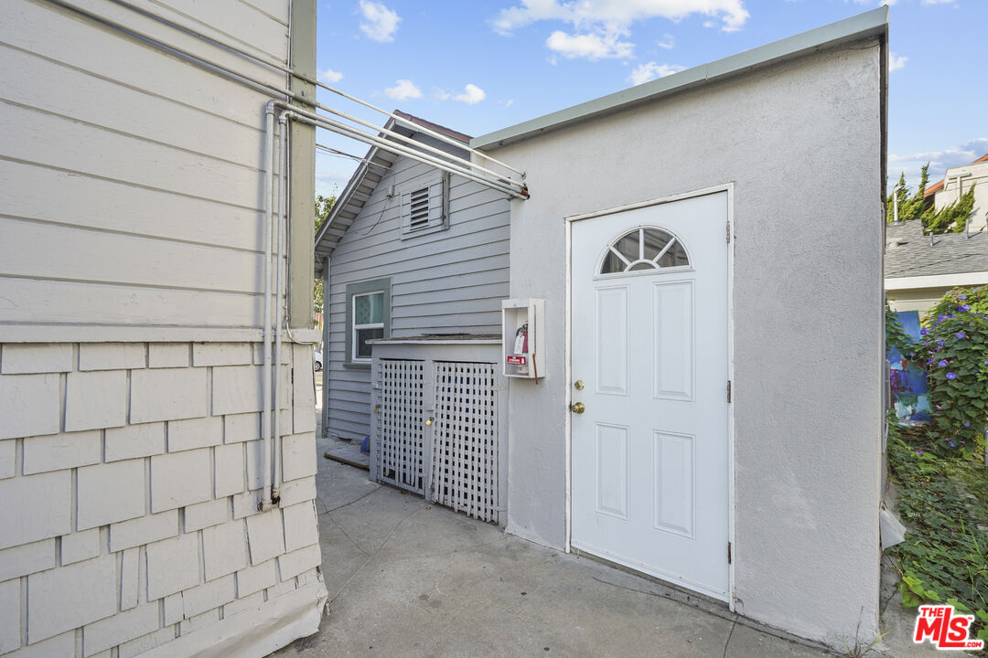 351 Temple Avenue, Unit A Long Beach, CA 90814 - Photo 17 of 18 a view of shower