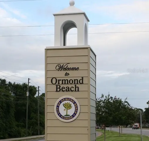 a view of a sign in a park