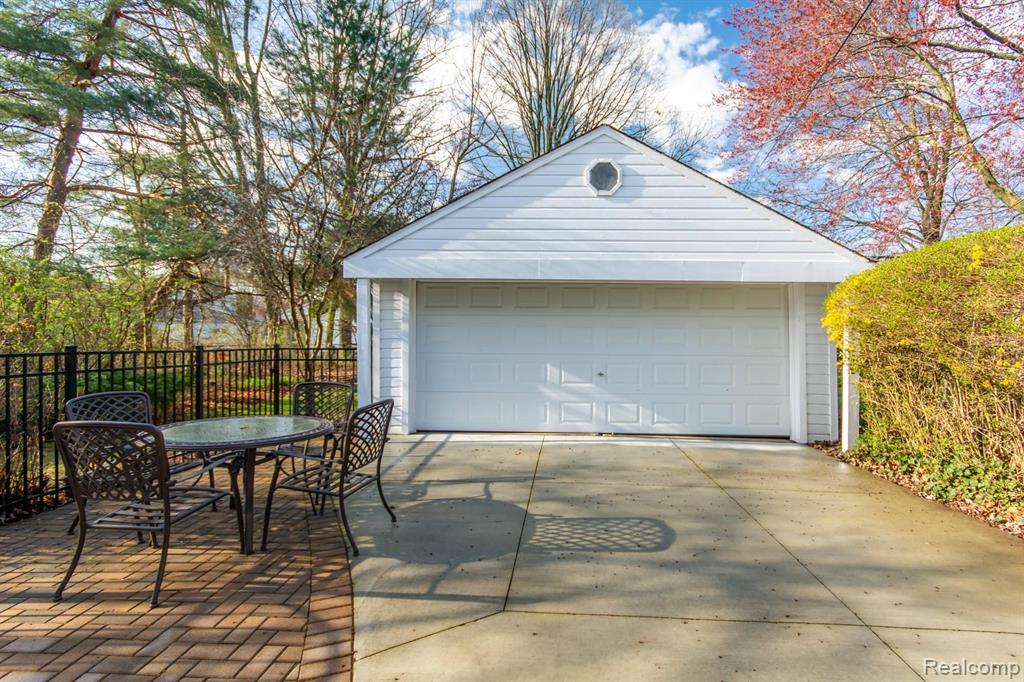 1197 Hawthorne Road Grosse Pointe Woods, MI 48236 - Photo 17 of 21
