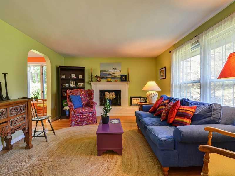 8 Wabun Road Cape Elizabeth, ME 04107 - Photo 12 of 30 Living Room.