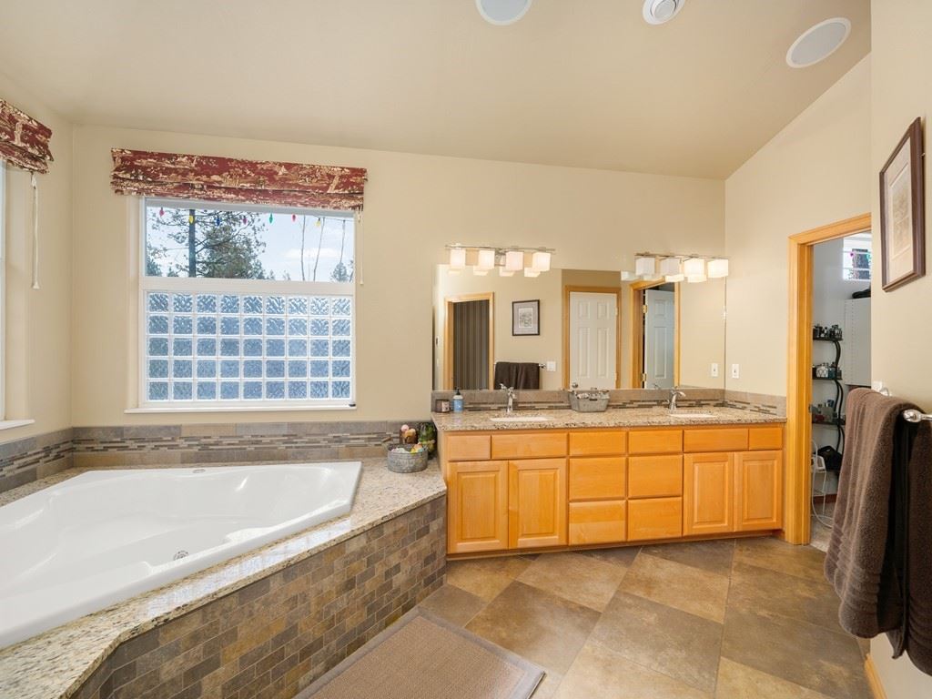 17920 North Kimberly Road Colbert, WA 99005 - Photo 8 of 20