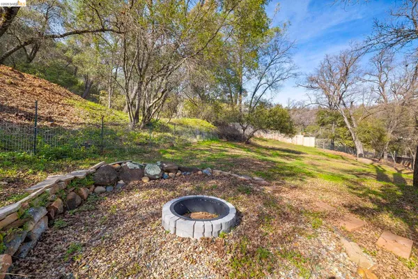 $375,000 | 696 Shaws Flat Road, Sonora, CA 95370